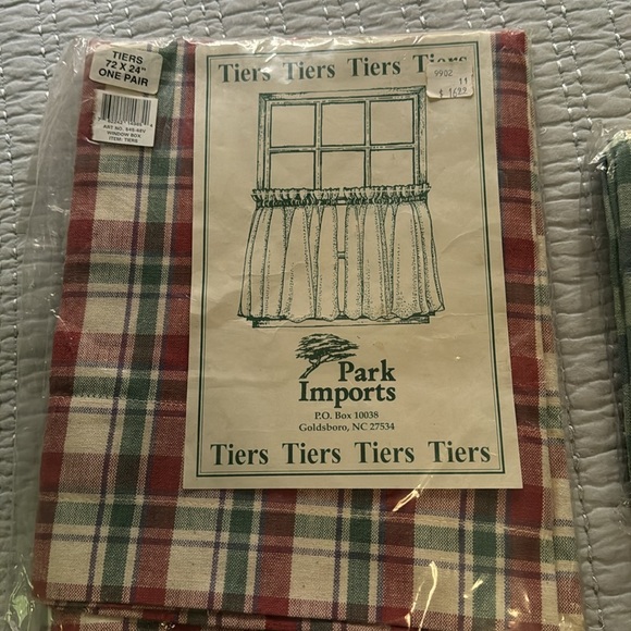 Park Imports Curtain Bundle 2 Valances & 2 Pairs of Tiers. - Picture 3 of 16